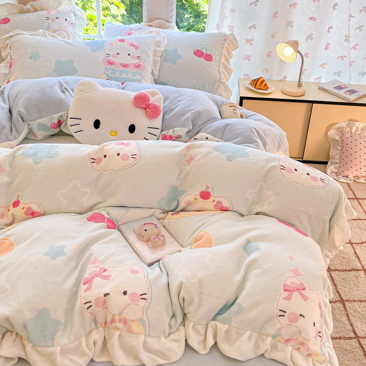 91家纺网 家纺一手货源 找家纺 慕澄家居 2025新款花边款牛奶绒印花四件套 花边款-蛋糕猫咪