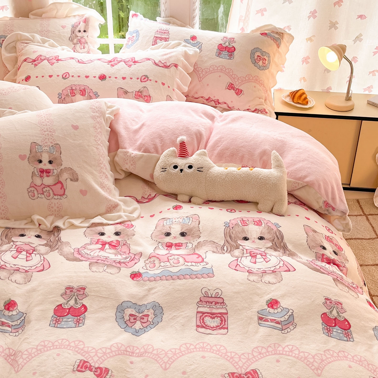 91家纺网 家纺一手货源 找家纺 慕澄家居 2025新款花边款牛奶绒印花四件套 花边款-粉色喵喵