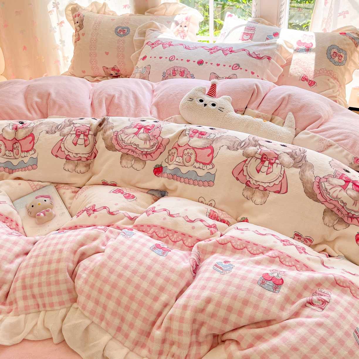 91家纺网 家纺一手货源 找家纺 慕澄家居 2025新款花边款牛奶绒印花四件套 花边款-粉色喵喵