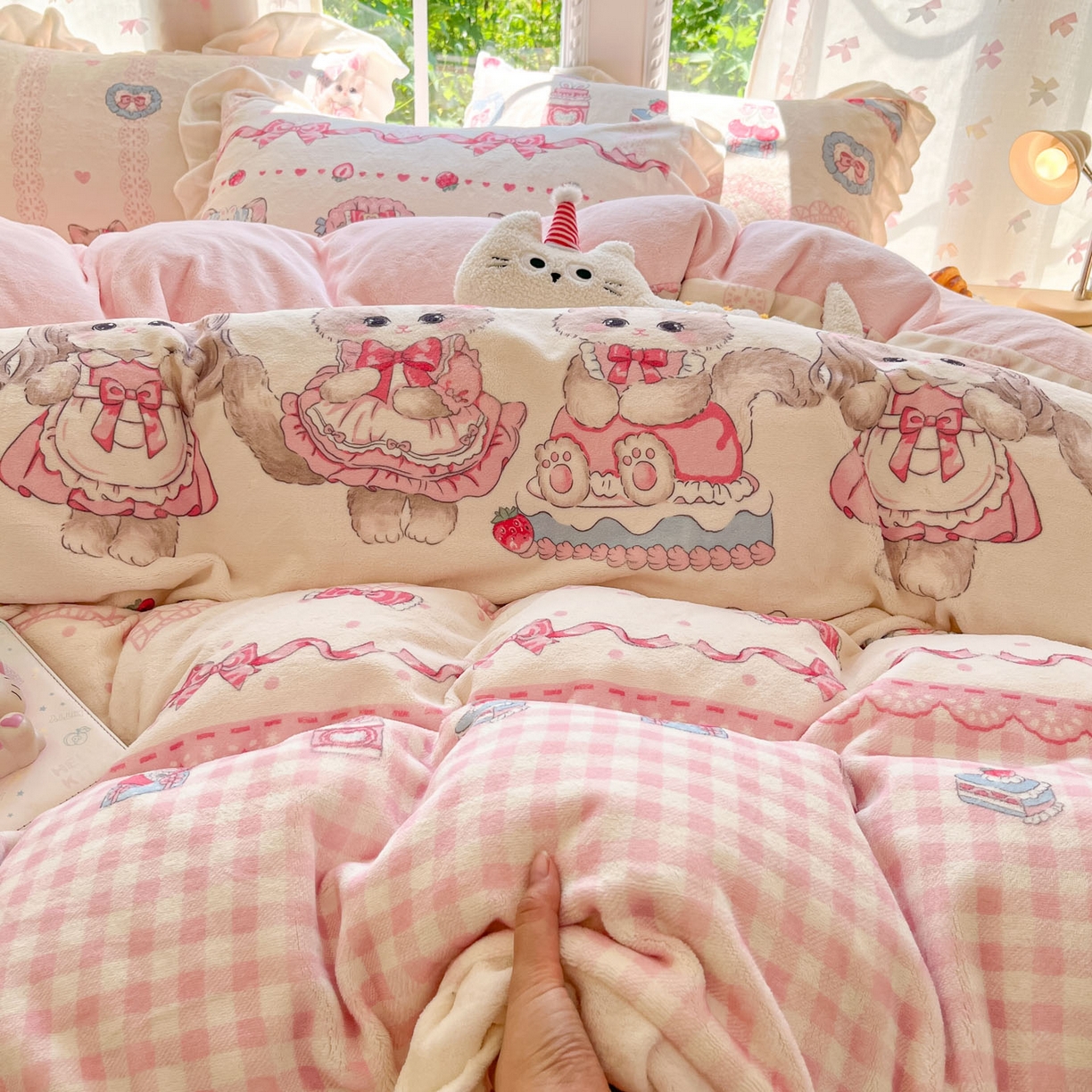 91家纺网 家纺一手货源 找家纺 慕澄家居 2025新款花边款牛奶绒印花四件套 花边款-粉色喵喵