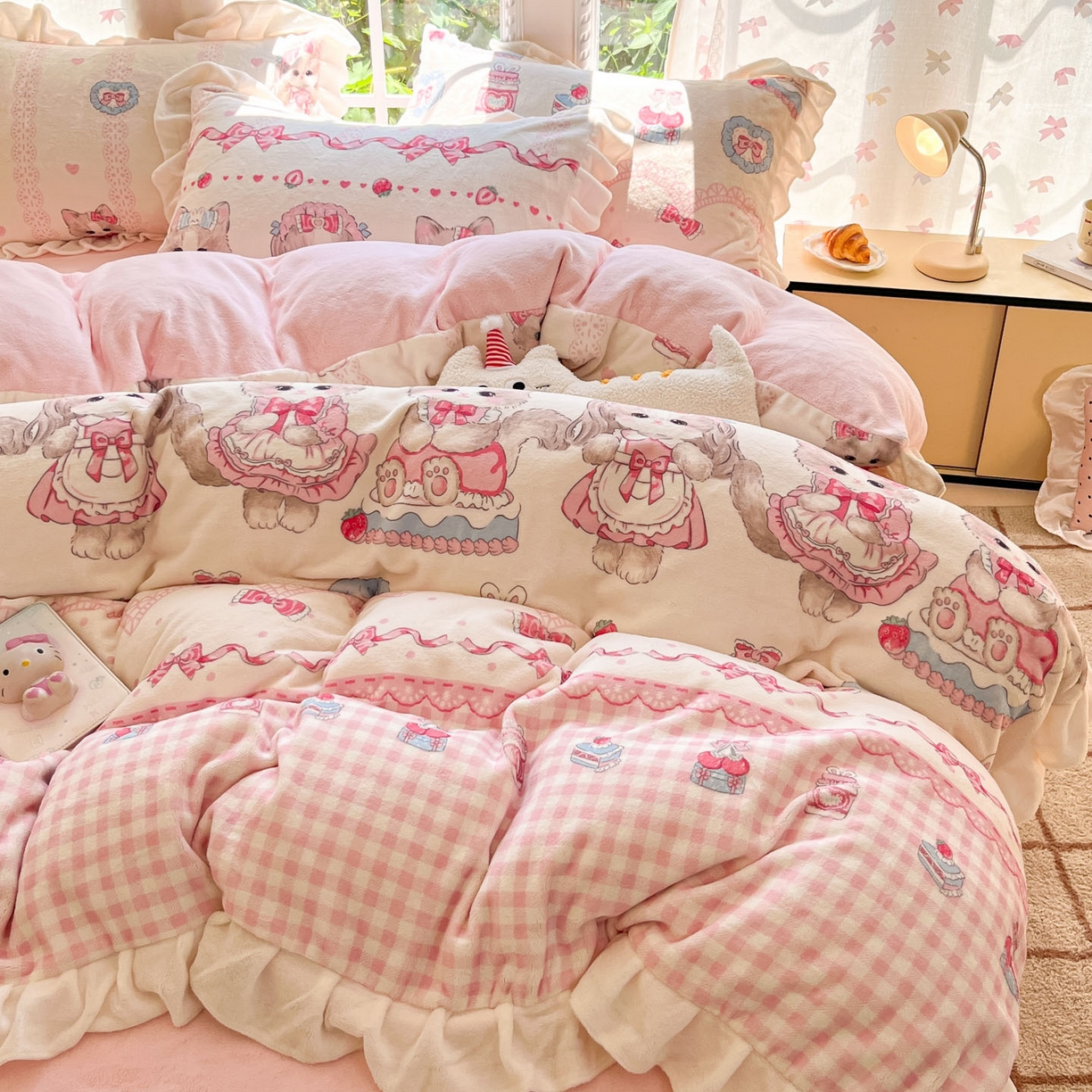 91家纺网 家纺一手货源 找家纺 慕澄家居 2025新款花边款牛奶绒印花四件套 花边款-粉色喵喵