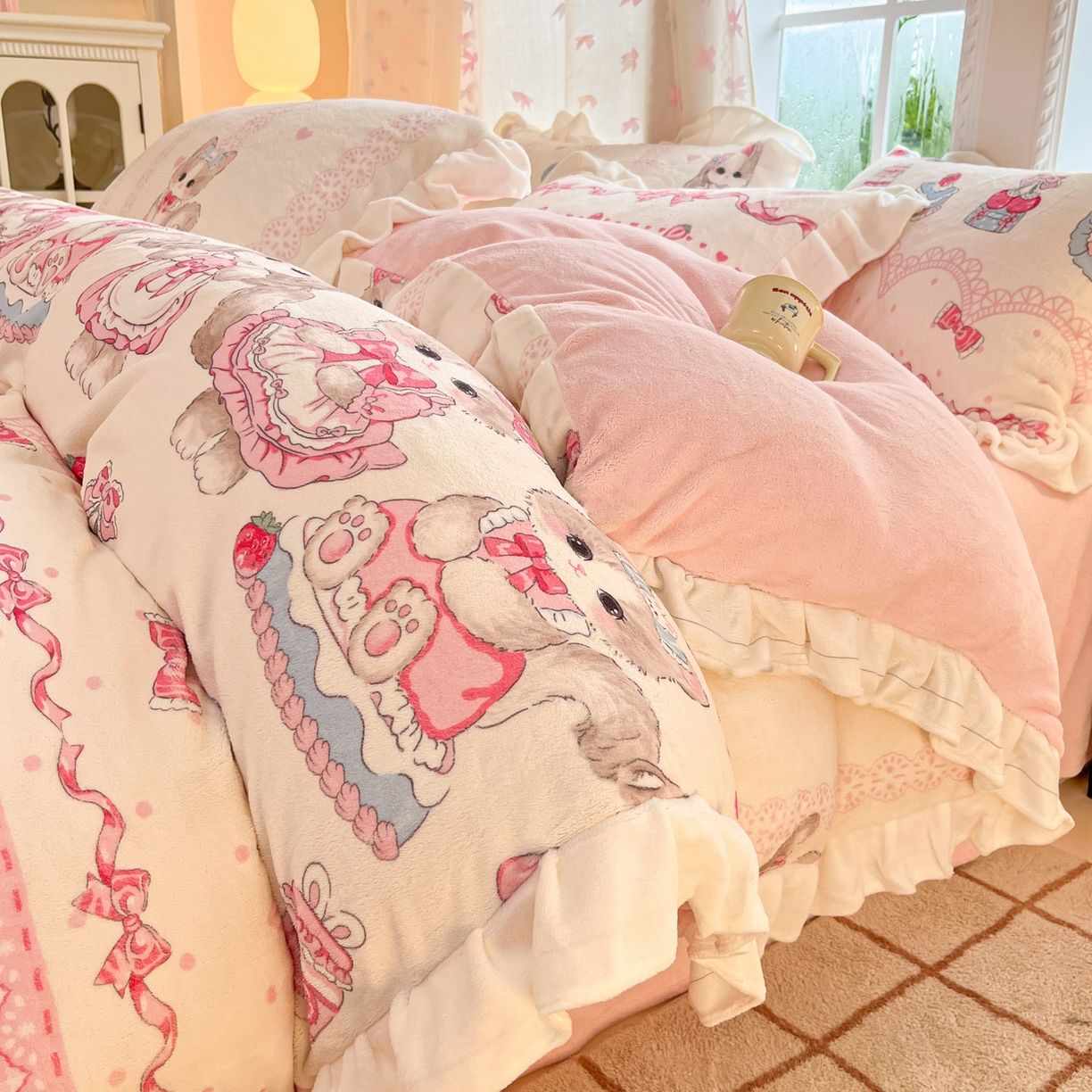 91家纺网 家纺一手货源 找家纺 慕澄家居 2025新款花边款牛奶绒印花四件套 花边款-粉色喵喵