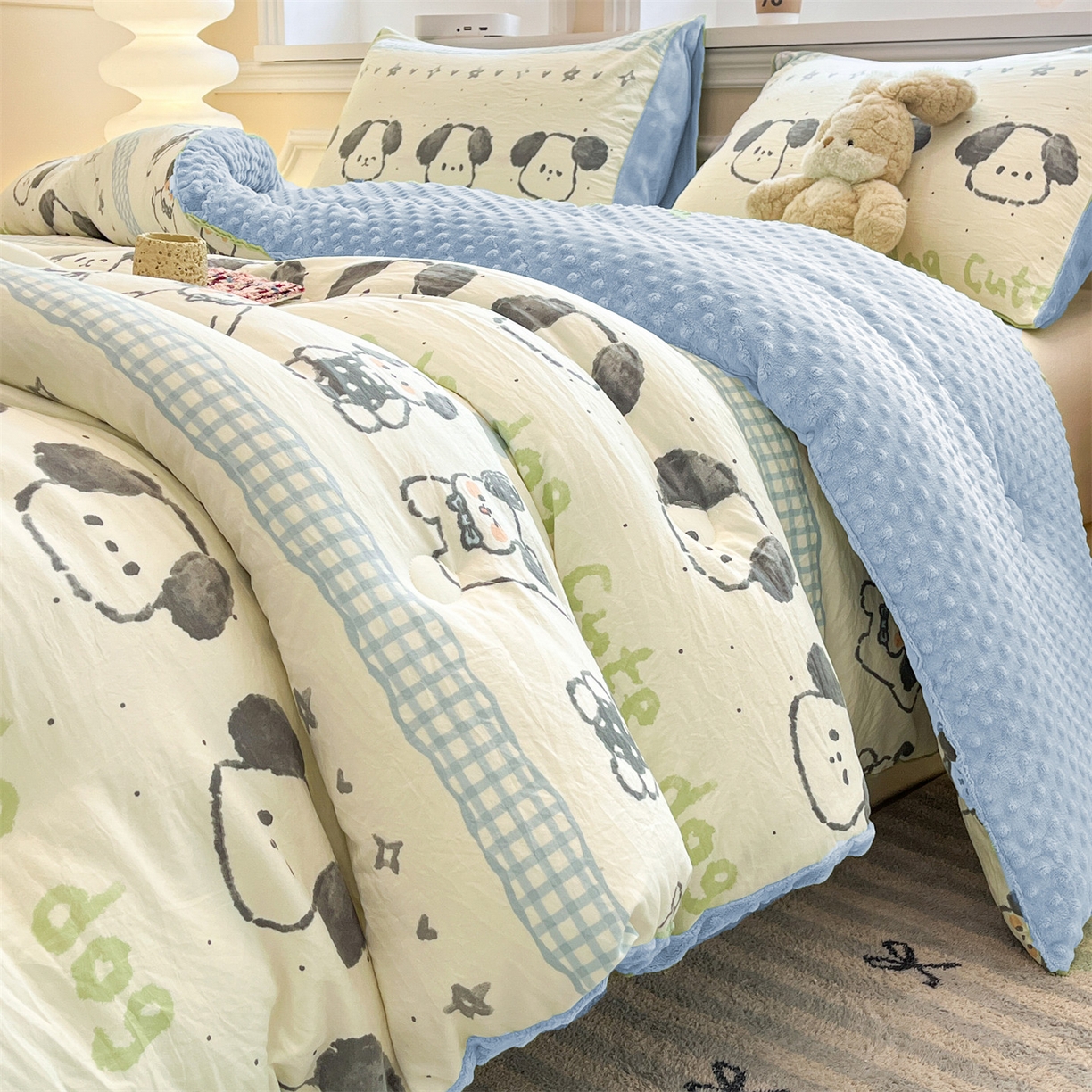 91家纺网 家纺一手货源 找家纺 盛秋家纺 2025新款A类水洗棉水晶绒豆豆被被子被芯 欢乐狗+水蓝