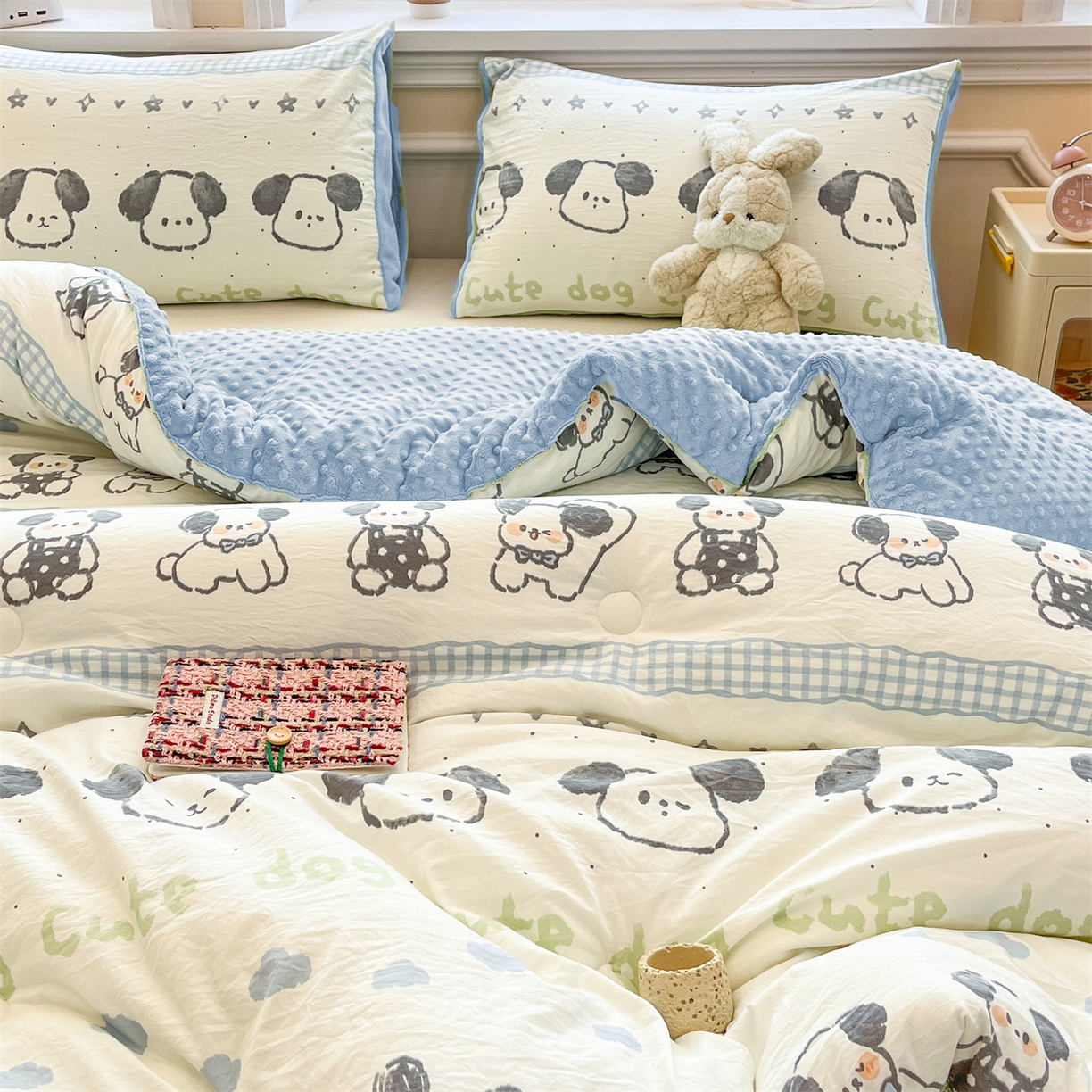 91家纺网 家纺一手货源 找家纺 盛秋家纺 2025新款A类水洗棉水晶绒豆豆被被子被芯 欢乐狗+水蓝