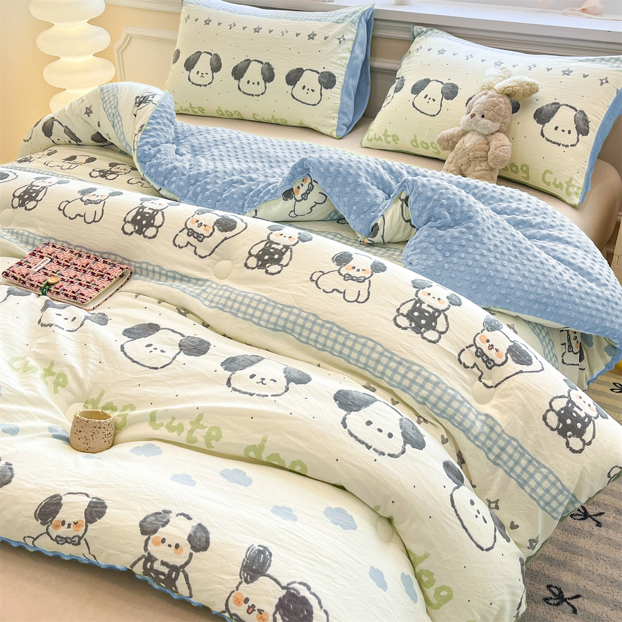 91家纺网 家纺一手货源 找家纺 盛秋家纺 2025新款A类水洗棉水晶绒豆豆被被子被芯 欢乐狗+水蓝