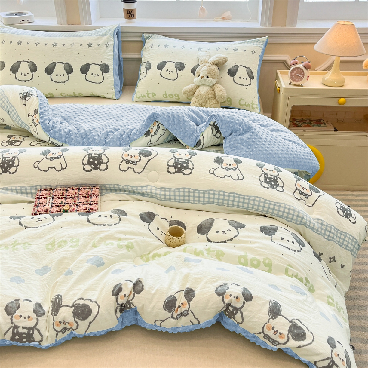 91家纺网 家纺一手货源 找家纺 盛秋家纺 2025新款A类水洗棉水晶绒豆豆被被子被芯 欢乐狗+水蓝