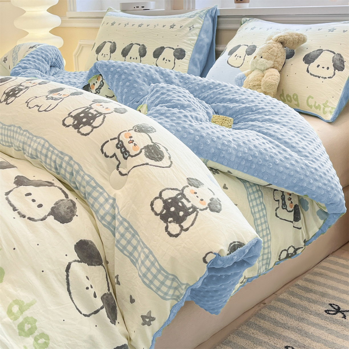 91家纺网 家纺一手货源 找家纺 盛秋家纺 2025新款A类水洗棉水晶绒豆豆被被子被芯 欢乐狗+水蓝