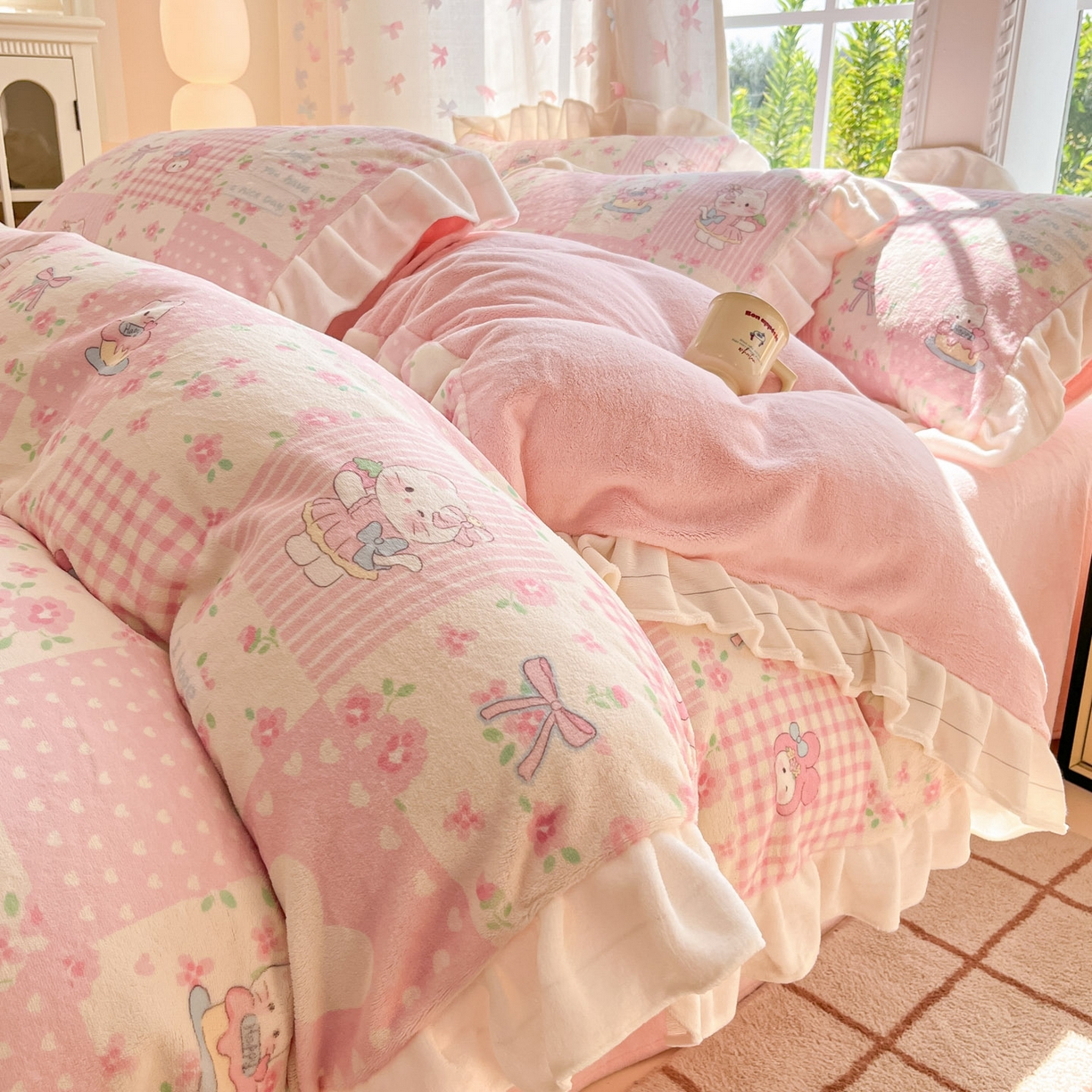 91家纺网 家纺一手货源 找家纺 慕澄家居 2025新款花边款牛奶绒印花四件套 花边款-格子小猫