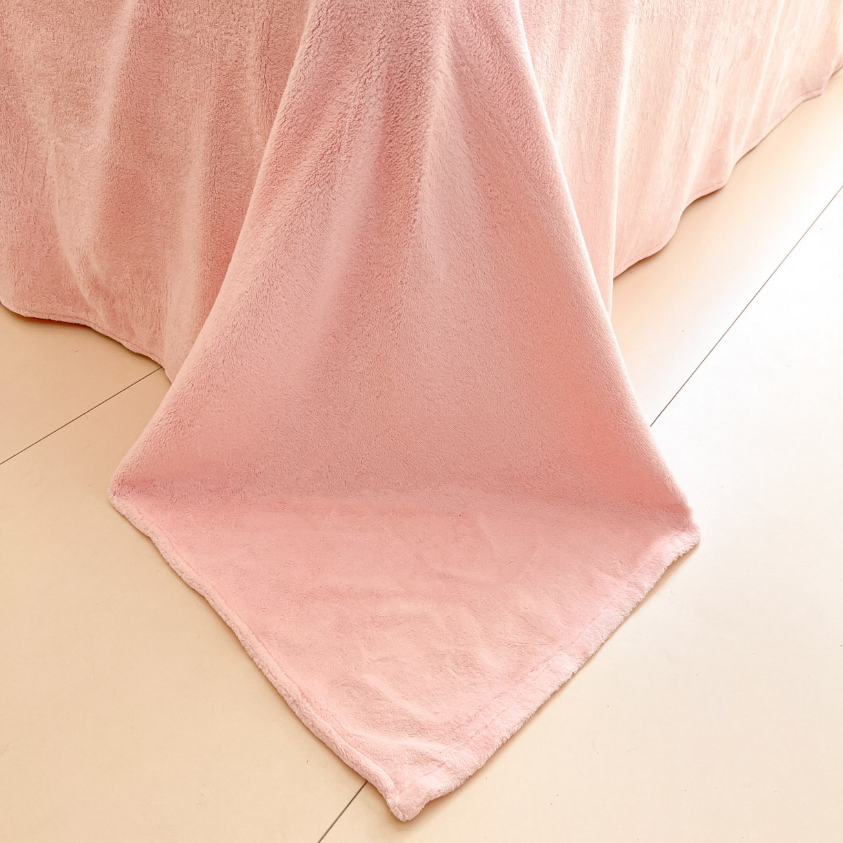 91家纺网 家纺一手货源 找家纺 慕澄家居 2025新款花边款牛奶绒印花四件套 花边款-格子小猫