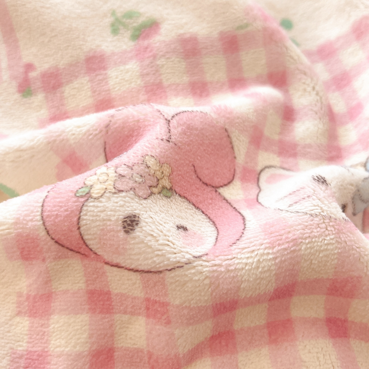 91家纺网 家纺一手货源 找家纺 慕澄家居 2025新款花边款牛奶绒印花四件套 花边款-格子小猫