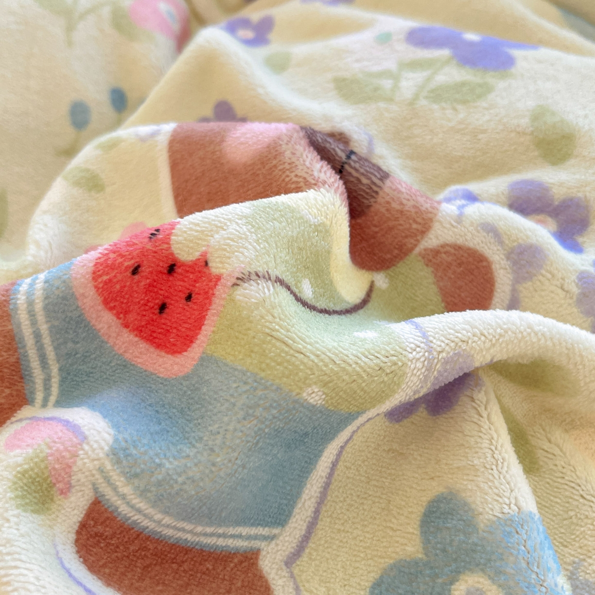 91家纺网 家纺一手货源 找家纺 慕澄家居 2025新款花边款牛奶绒印花四件套 花边款-快乐卡皮