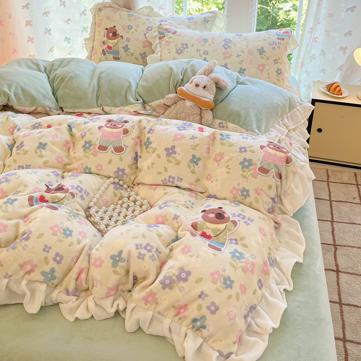 91家纺网 家纺一手货源 找家纺 慕澄家居 2025新款花边款牛奶绒印花四件套 花边款-快乐卡皮