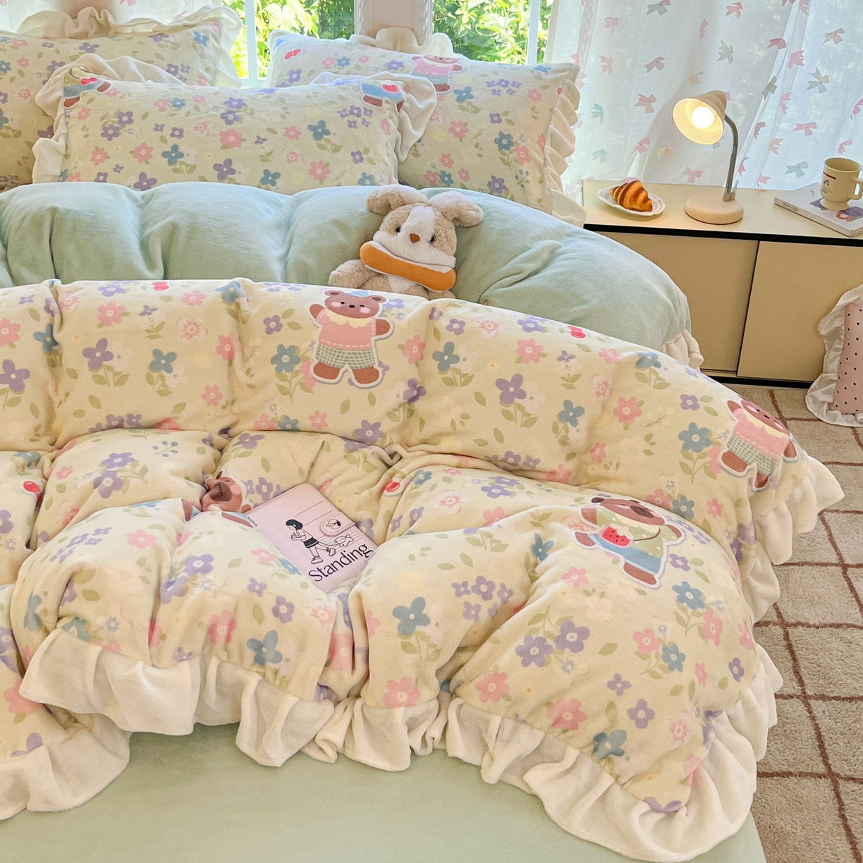 91家纺网 家纺一手货源 找家纺 慕澄家居 2025新款花边款牛奶绒印花四件套 花边款-快乐卡皮