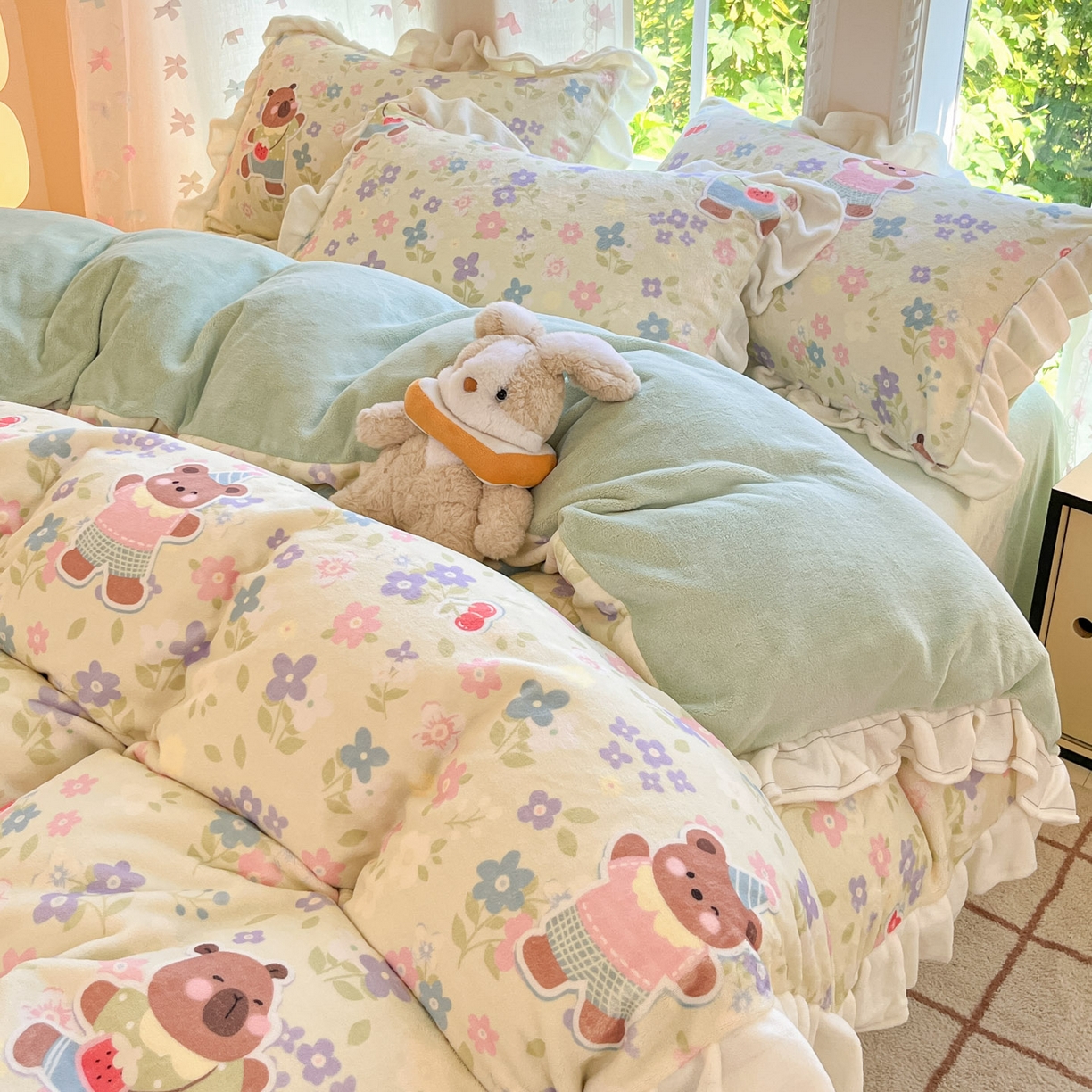 91家纺网 家纺一手货源 找家纺 慕澄家居 2025新款花边款牛奶绒印花四件套 花边款-快乐卡皮