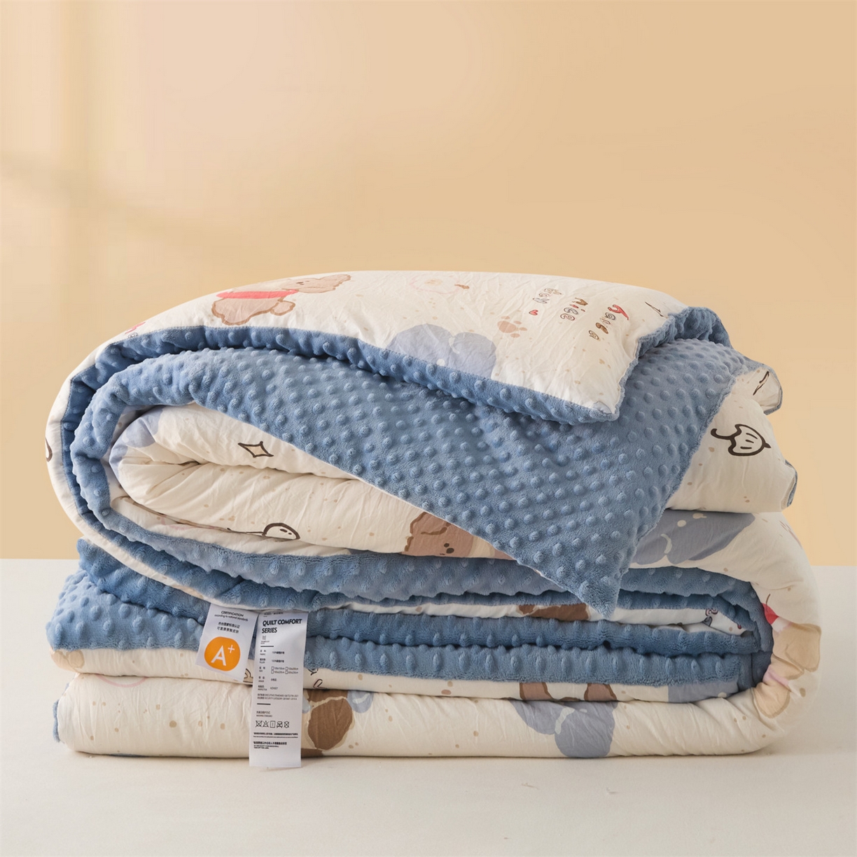 91家纺网 家纺一手货源 找家纺 盛秋家纺 2025新款A类水洗棉水晶绒豆豆被被子被芯 开心乐园+月光蓝