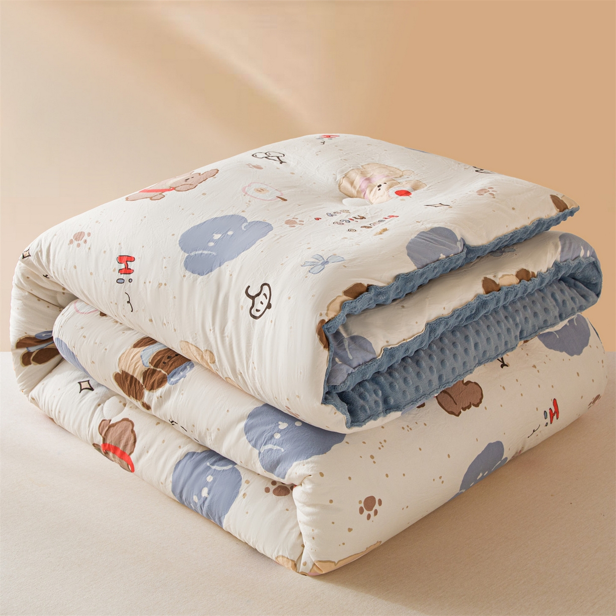 91家纺网 家纺一手货源 找家纺 盛秋家纺 2025新款A类水洗棉水晶绒豆豆被被子被芯 开心乐园+月光蓝