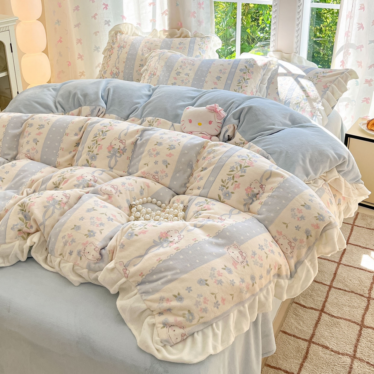 91家纺网 家纺一手货源 找家纺 慕澄家居 2025新款花边款牛奶绒印花四件套 花边款-蓝条凯蒂