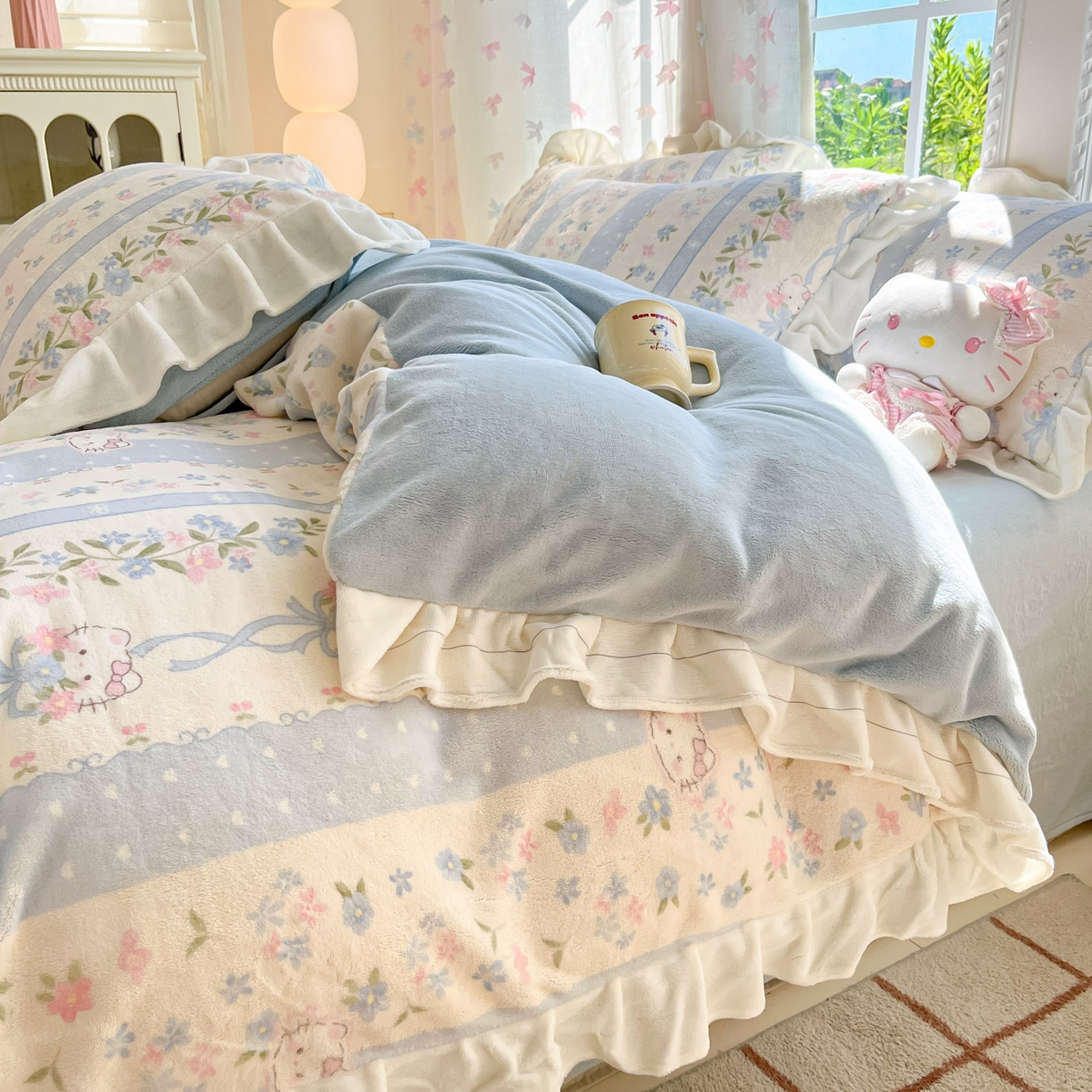 91家纺网 家纺一手货源 找家纺 慕澄家居 2025新款花边款牛奶绒印花四件套 花边款-蓝条凯蒂