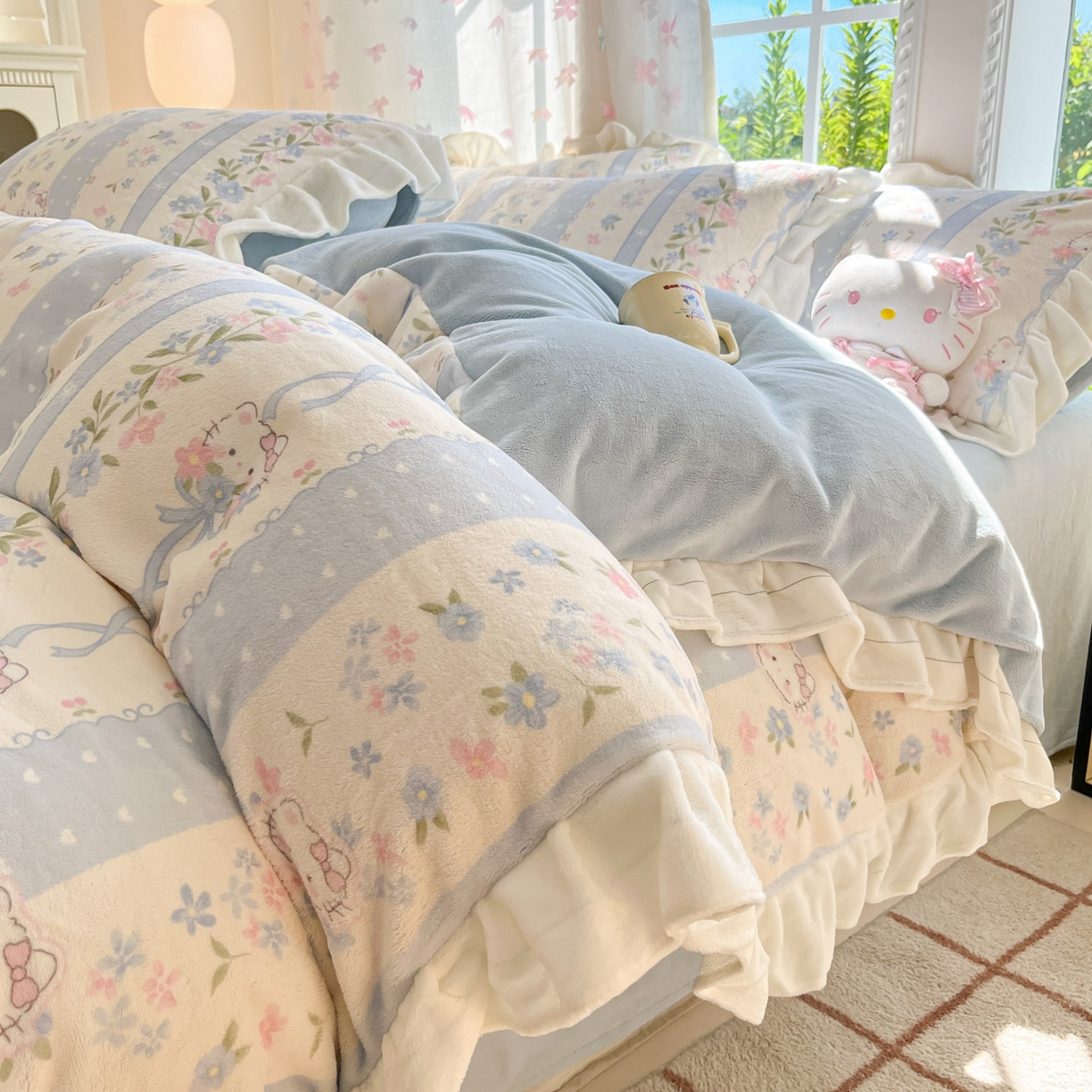 91家纺网 家纺一手货源 找家纺 慕澄家居 2025新款花边款牛奶绒印花四件套 花边款-蓝条凯蒂