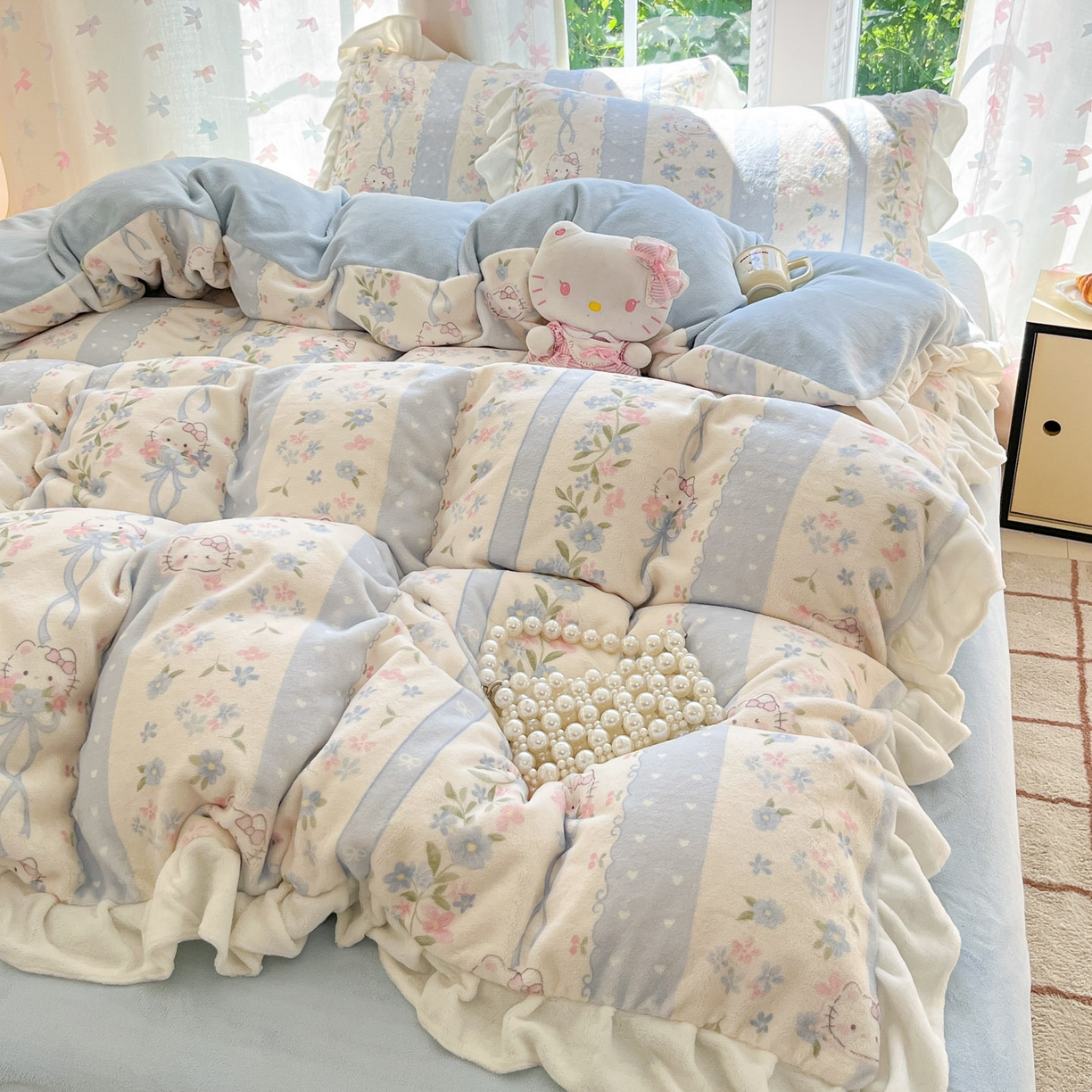 91家纺网 家纺一手货源 找家纺 慕澄家居 2025新款花边款牛奶绒印花四件套 花边款-蓝条凯蒂