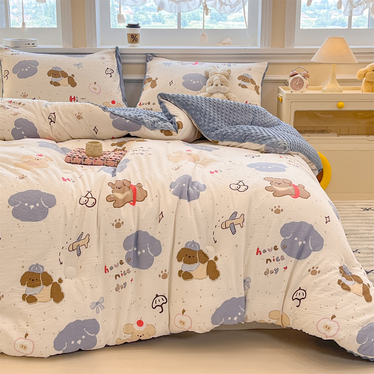 91家纺网 家纺一手货源 找家纺 盛秋家纺 2025新款A类水洗棉水晶绒豆豆被被子被芯 开心乐园+月光蓝