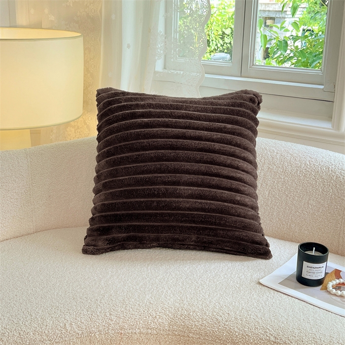 91家纺网 家纺一手货源 找家纺 圣比熊 2025新款法莱绒抱枕套法兰绒枕套宿舍枕芯套兔毛绒枕头套-抽条 法莱绒抽条-咖啡色