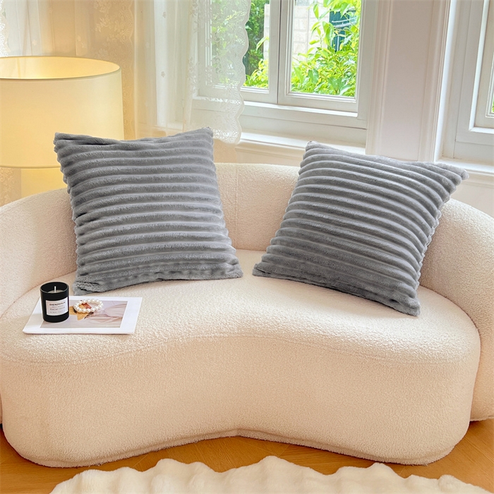 91家纺网 家纺一手货源 找家纺 圣比熊 2025新款法莱绒抱枕套法兰绒枕套宿舍枕芯套兔毛绒枕头套-抽条 法莱绒抽条-烟雨灰