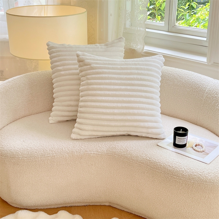 91家纺网 家纺一手货源 找家纺 圣比熊 2025新款法莱绒抱枕套法兰绒枕套宿舍枕芯套兔毛绒枕头套-抽条 法莱绒抽条-晨曦白