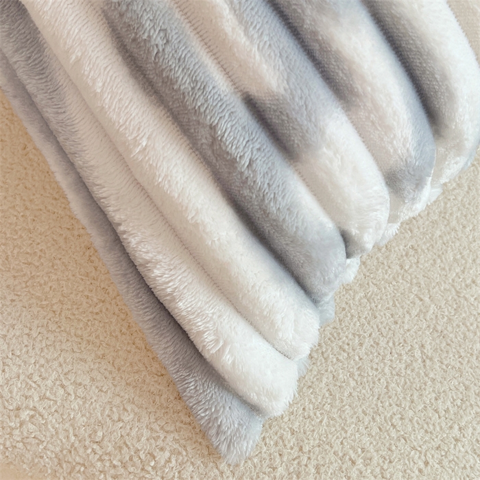 91家纺网 家纺一手货源 找家纺 圣比熊 2025新款法莱绒抱枕套法兰绒枕套宿舍枕芯套兔毛绒枕头套-抽条 法莱绒抽条-梦幻浅灰