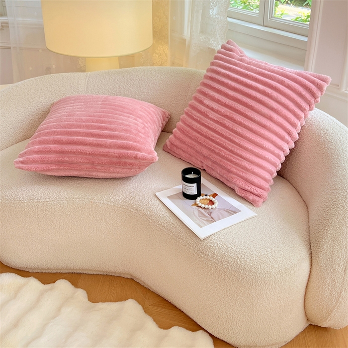 91家纺网 家纺一手货源 找家纺 圣比熊 2025新款法莱绒抱枕套法兰绒枕套宿舍枕芯套兔毛绒枕头套-抽条 法莱绒抽条-云梦粉