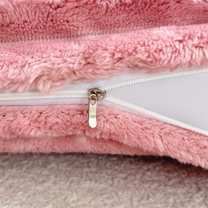 91家纺网 家纺一手货源 找家纺 圣比熊 2025新款法莱绒抱枕套法兰绒枕套宿舍枕芯套兔毛绒枕头套-抽条 法莱绒抽条-云梦粉