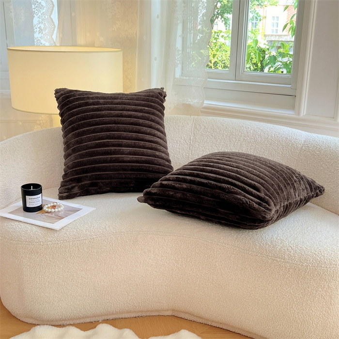 91家纺网 家纺一手货源 找家纺 圣比熊 2025新款法莱绒抱枕套法兰绒枕套宿舍枕芯套兔毛绒枕头套-抽条 法莱绒抽条-咖啡色