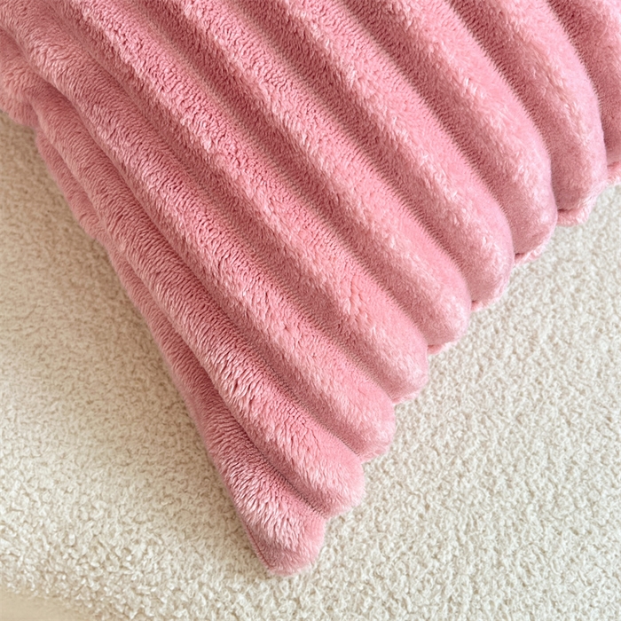 91家纺网 家纺一手货源 找家纺 圣比熊 2025新款法莱绒抱枕套法兰绒枕套宿舍枕芯套兔毛绒枕头套-抽条 法莱绒抽条-云梦粉