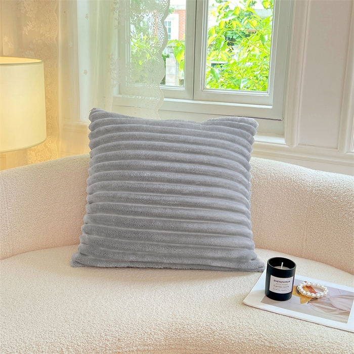 91家纺网 家纺一手货源 找家纺 圣比熊 2025新款法莱绒抱枕套法兰绒枕套宿舍枕芯套兔毛绒枕头套-抽条 法莱绒抽条-烟雨灰