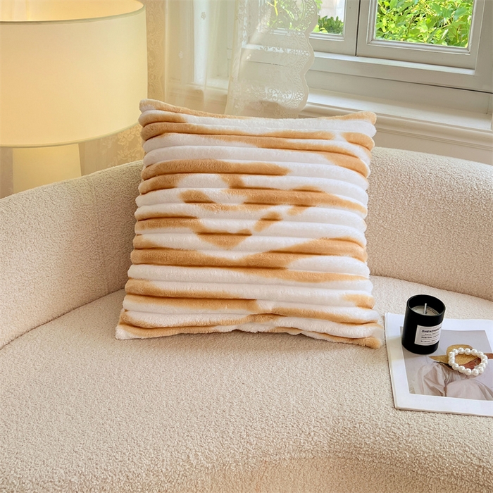 91家纺网 家纺一手货源 找家纺 圣比熊 2025新款法莱绒抱枕套法兰绒枕套宿舍枕芯套兔毛绒枕头套-抽条 法莱绒抽条-梦幻奶咖