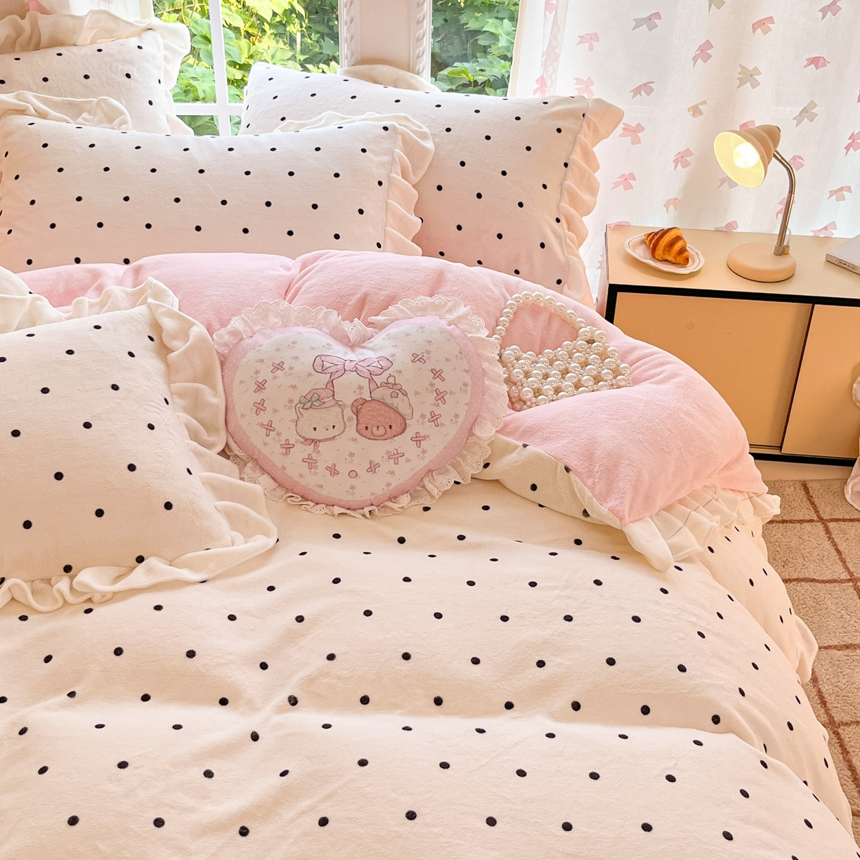 91家纺网 家纺一手货源 找家纺 慕澄家居 2025新款花边款牛奶绒印花四件套 花边款-浪漫波点