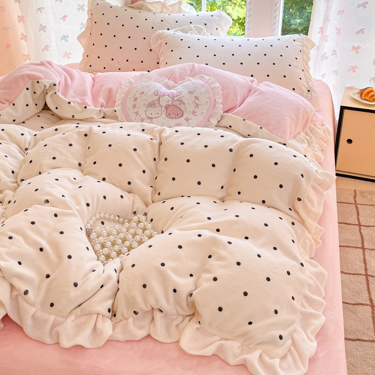 91家纺网 家纺一手货源 找家纺 慕澄家居 2025新款花边款牛奶绒印花四件套 花边款-浪漫波点