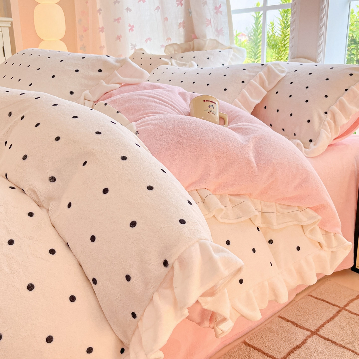 91家纺网 家纺一手货源 找家纺 慕澄家居 2025新款花边款牛奶绒印花四件套 花边款-浪漫波点