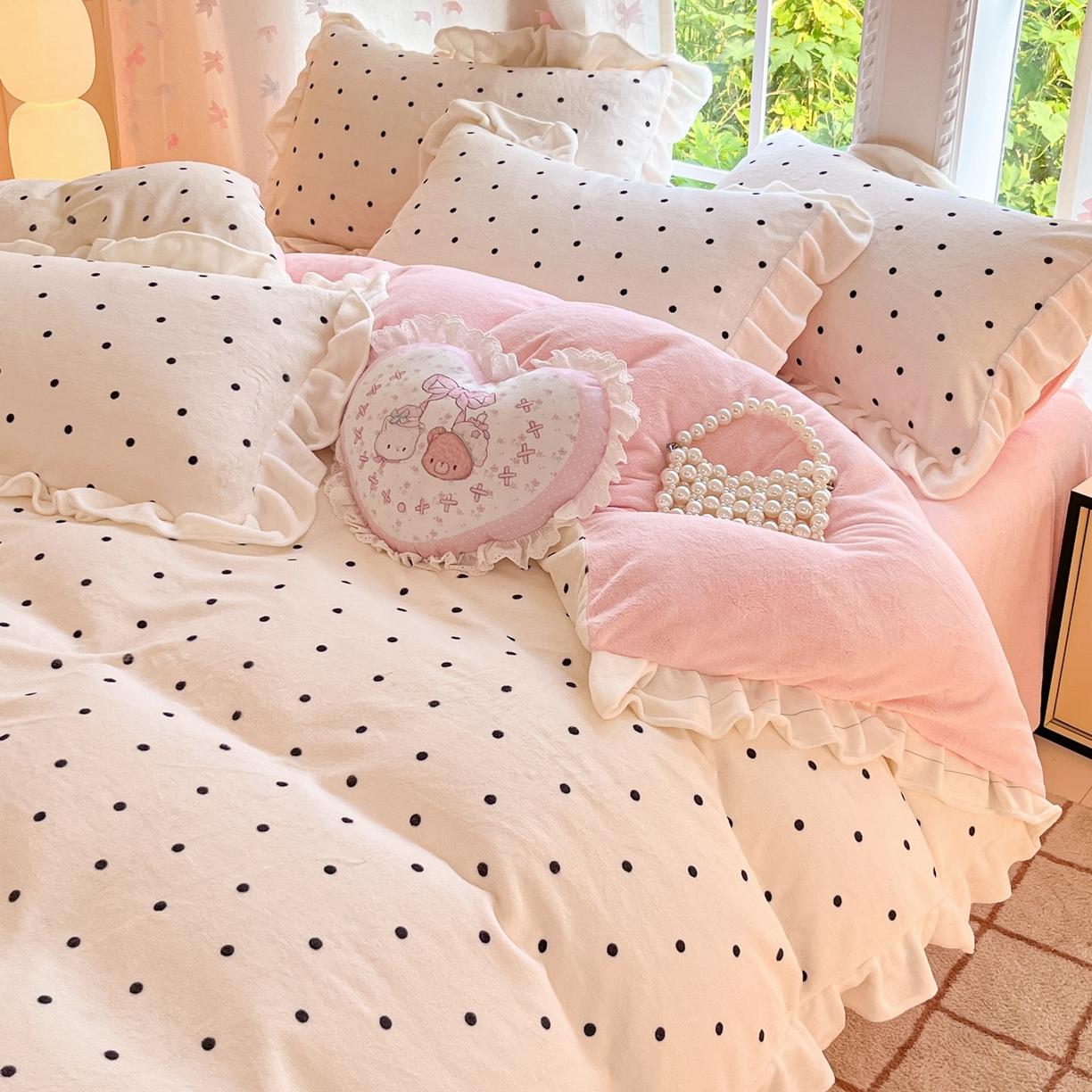 91家纺网 家纺一手货源 找家纺 慕澄家居 2025新款花边款牛奶绒印花四件套 花边款-浪漫波点