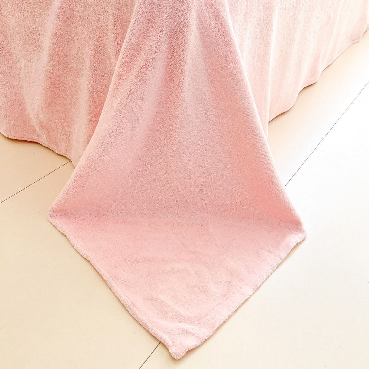 91家纺网 家纺一手货源 找家纺 慕澄家居 2025新款花边款牛奶绒印花四件套 花边款-浪漫波点