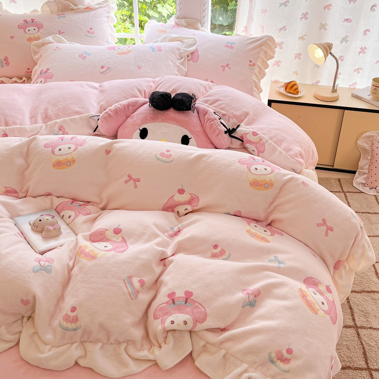 91家纺网 家纺一手货源 找家纺 慕澄家居 2025新款花边款牛奶绒印花四件套 花边款-甜品美乐蒂