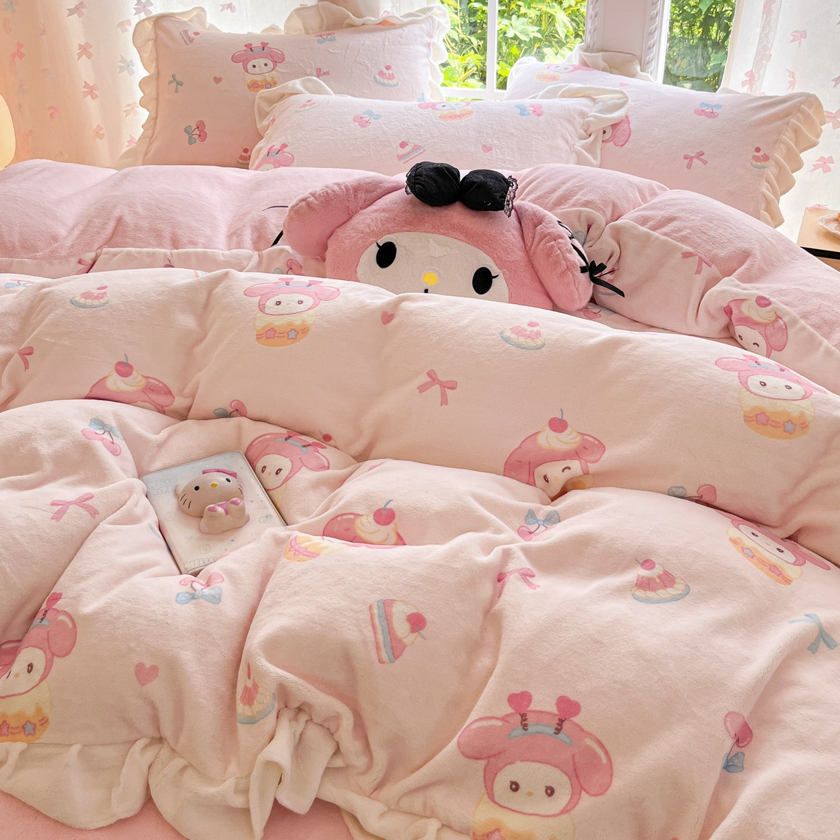 91家纺网 家纺一手货源 找家纺 慕澄家居 2025新款花边款牛奶绒印花四件套 花边款-甜品美乐蒂