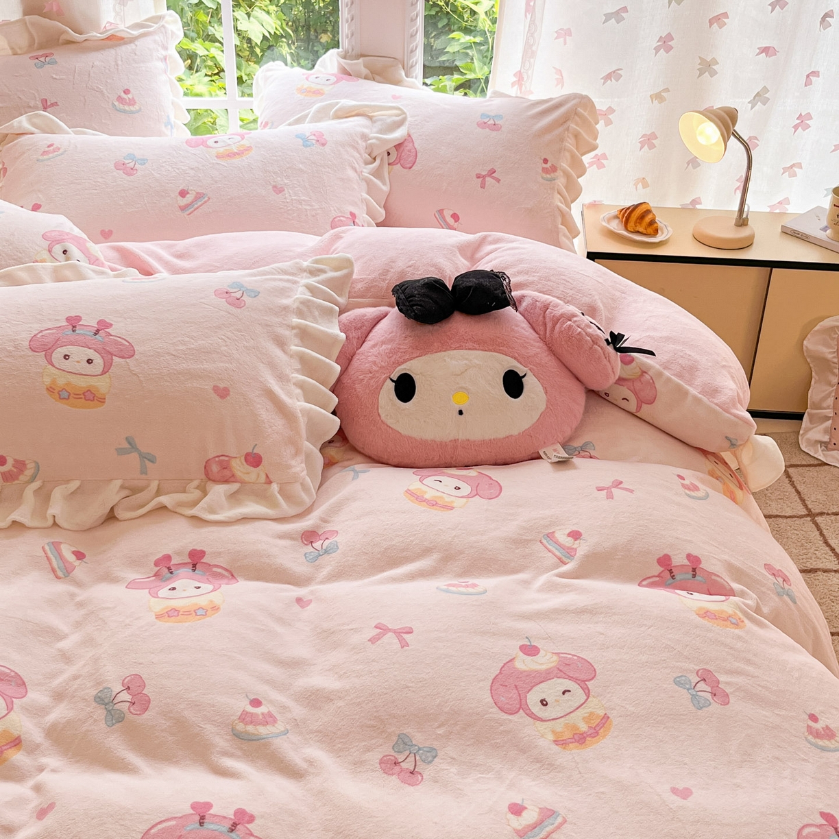 91家纺网 家纺一手货源 找家纺 慕澄家居 2025新款花边款牛奶绒印花四件套 花边款-甜品美乐蒂