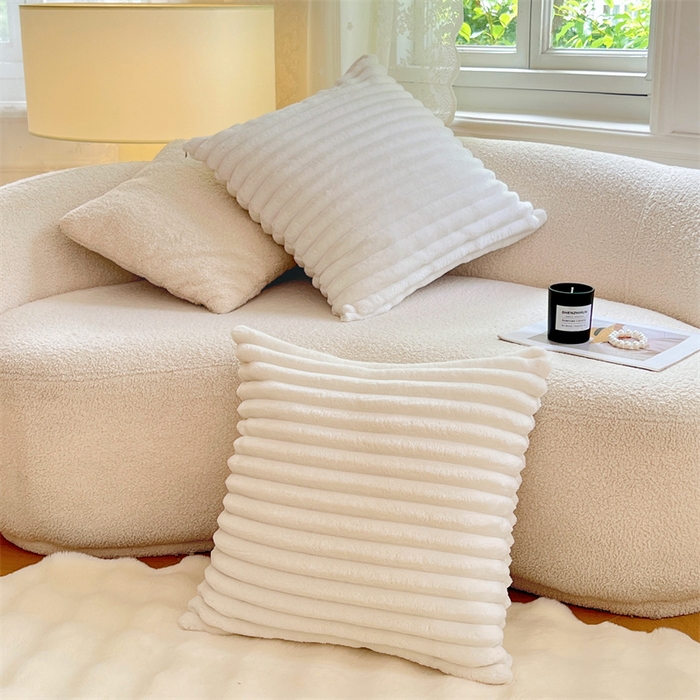 91家纺网 家纺一手货源 找家纺 圣比熊 2025新款法莱绒抱枕套法兰绒枕套宿舍枕芯套兔毛绒枕头套-抽条 法莱绒抽条-晨曦白