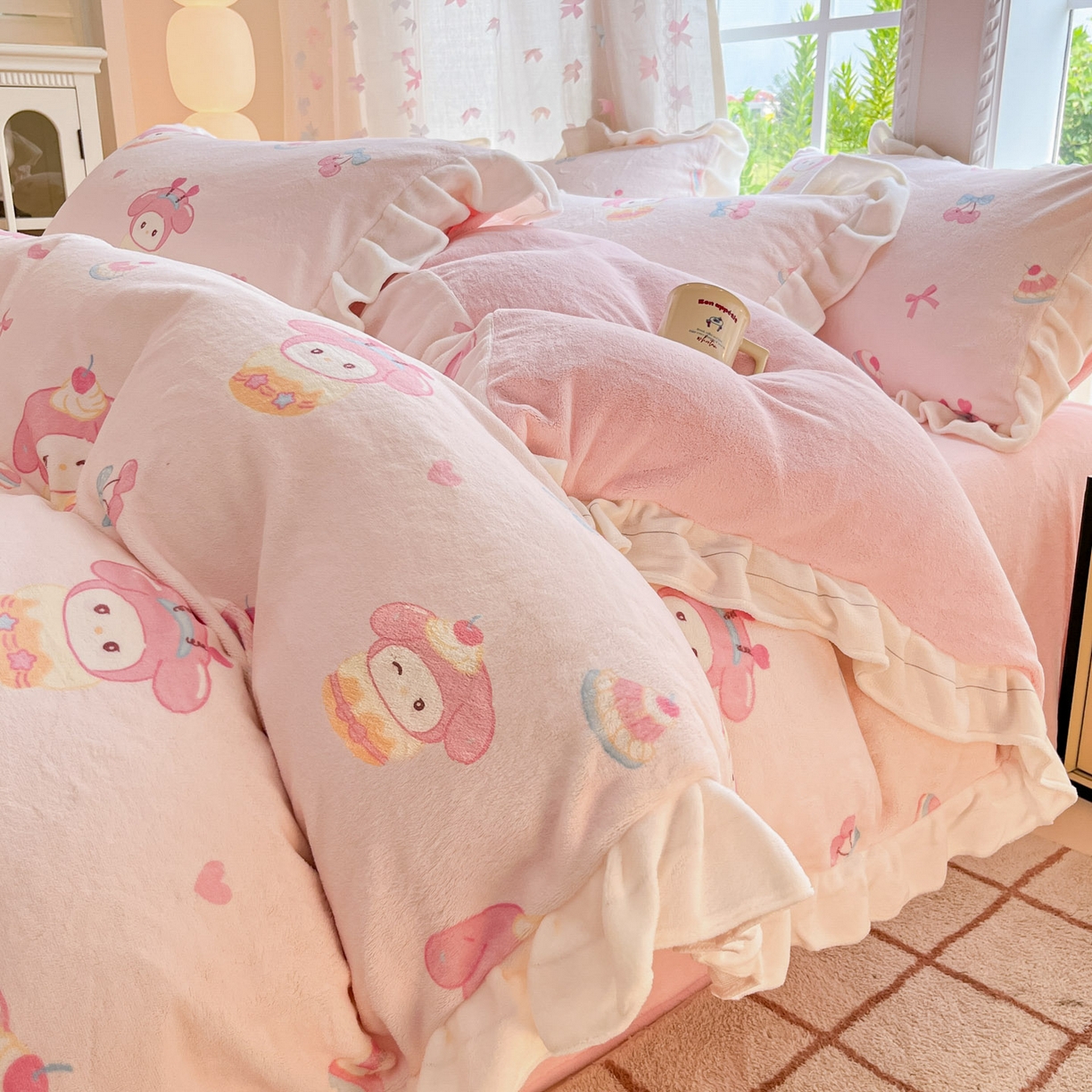 91家纺网 家纺一手货源 找家纺 慕澄家居 2025新款花边款牛奶绒印花四件套 花边款-甜品美乐蒂