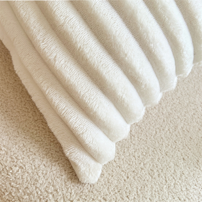 91家纺网 家纺一手货源 找家纺 圣比熊 2025新款法莱绒抱枕套法兰绒枕套宿舍枕芯套兔毛绒枕头套-抽条 法莱绒抽条-晨曦白