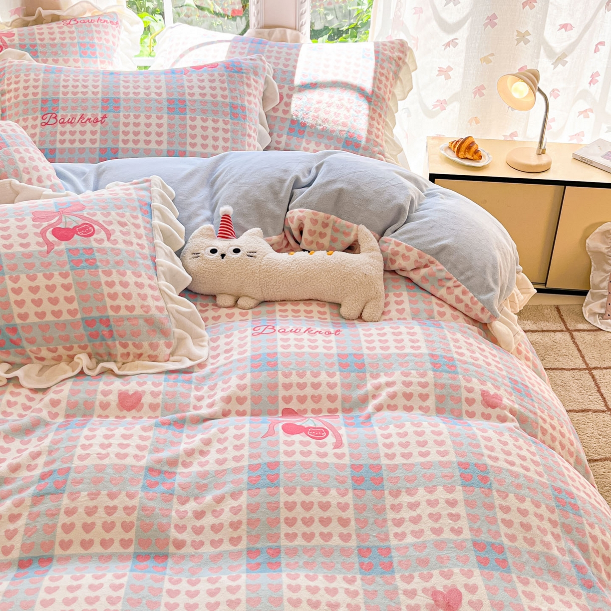 91家纺网 家纺一手货源 找家纺 慕澄家居 2025新款花边款牛奶绒印花四件套 花边款-心心相印