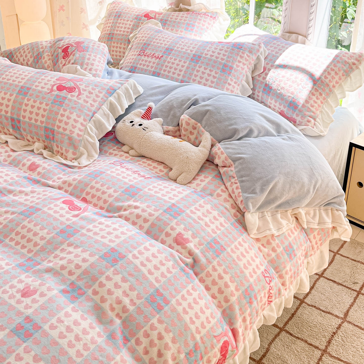 91家纺网 家纺一手货源 找家纺 慕澄家居 2025新款花边款牛奶绒印花四件套 花边款-心心相印