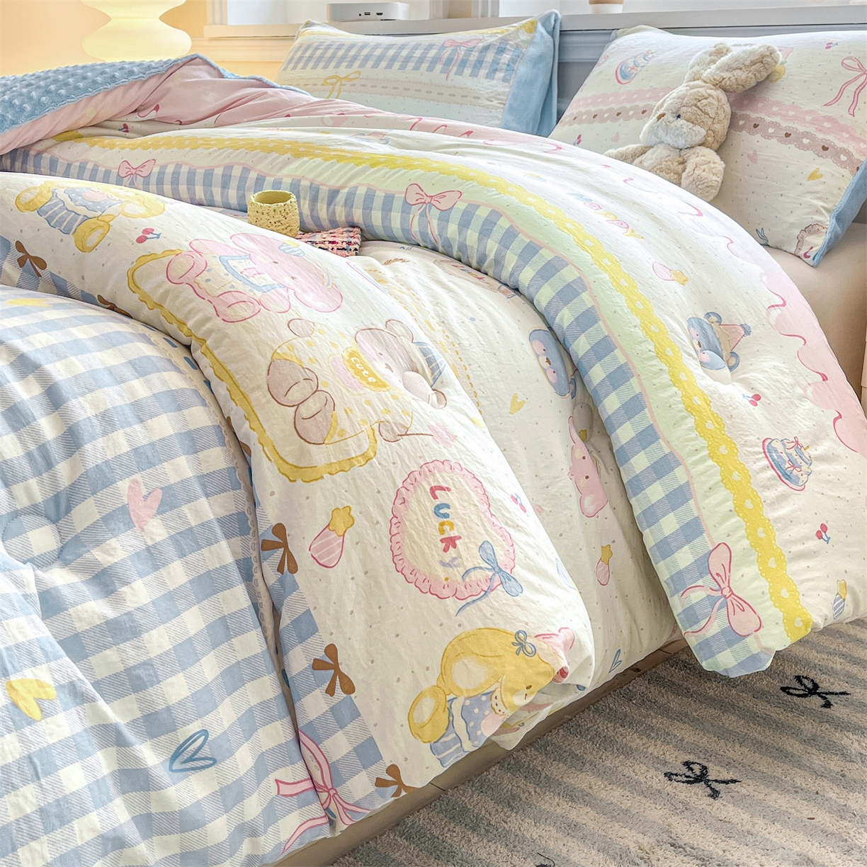 91家纺网 家纺一手货源 找家纺 盛秋家纺 2025新款A类水洗棉水晶绒豆豆被被子被芯 开心派对+水蓝