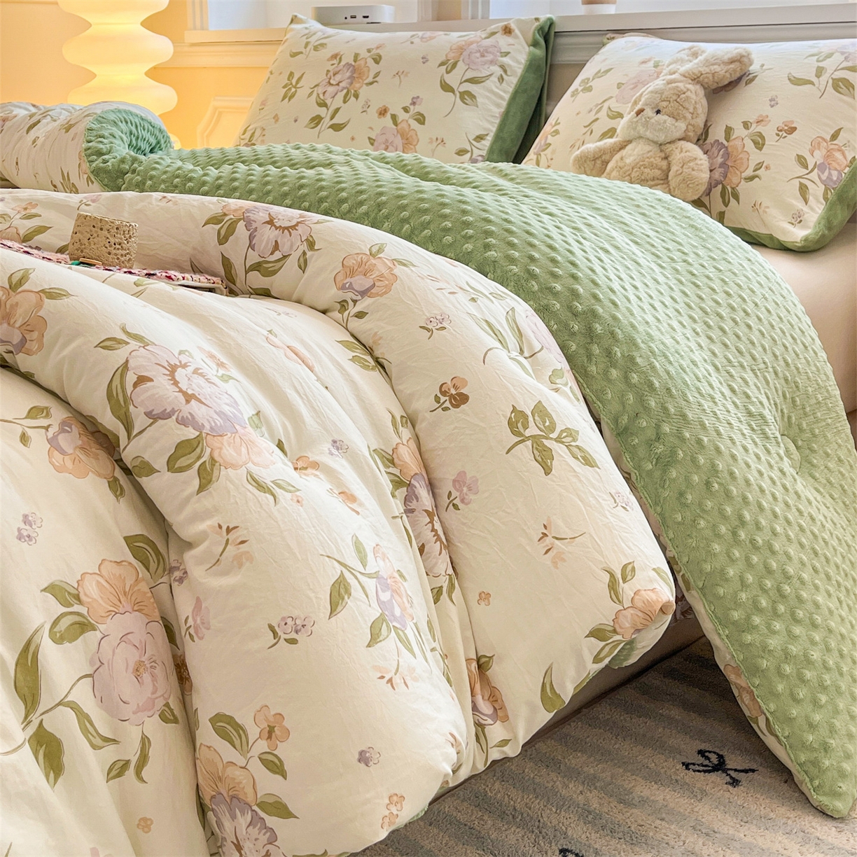 91家纺网 家纺一手货源 找家纺 盛秋家纺 2025新款A类水洗棉水晶绒豆豆被被子被芯 铃兰+橄榄绿